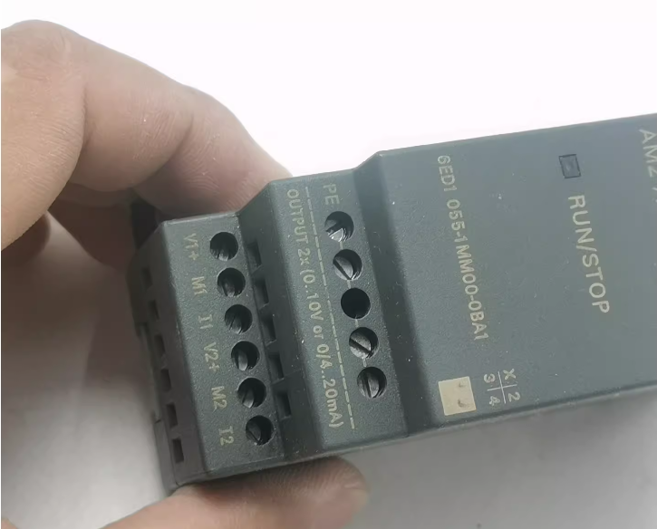 AM2 AQ EXPAN. PU: NEW 6ED1055-1MM00-0BA1 Siemens LOGO! DC 24V, 0/4-20MA 2AQ, 0-10V