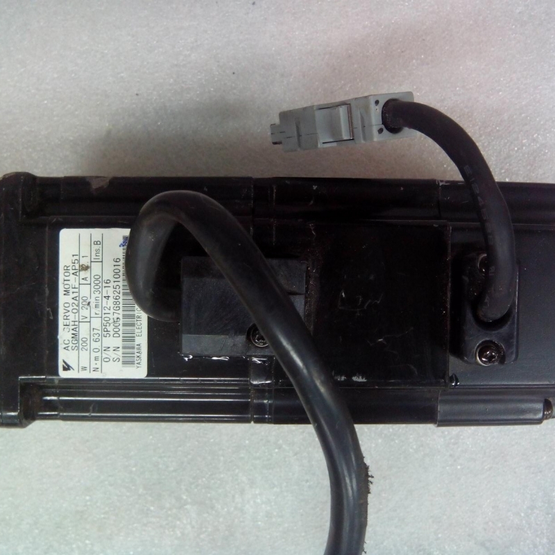 USED 100% Yaskawa servo motor SGMAH-02A1F-AP51
