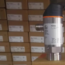IFM Pressure sensor with display PN7003