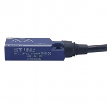 XS7F1A1PAL2 Schneider Electric Inductive Proximity Sensor 5mm PNP IP68