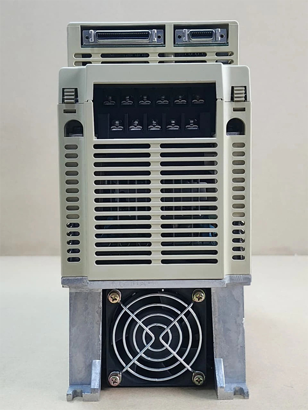 Yaskawa SGDB-15VD Sigma I servo drive, 1.3-1.5kW, 200-230VAC 3-phase input