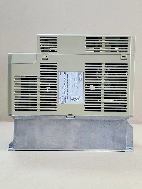 Yaskawa SGDB-15VD Sigma I servo drive, 1.3-1.5kW, 200-230VAC 3-phase input