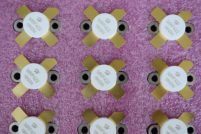MRF422 IC NPN 2-30MHz MACOM 150W 28V